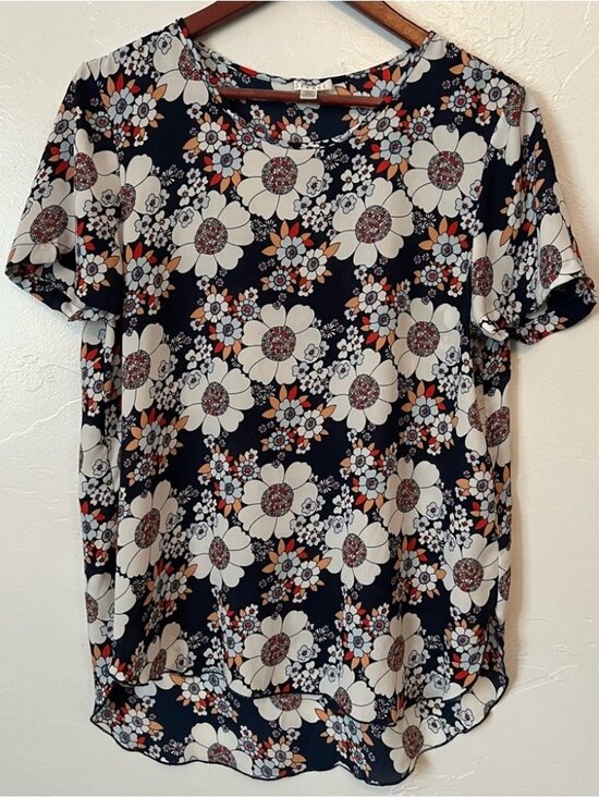Tops - Floral Blouse Size Medium